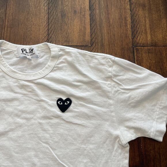 Comme des Garçons PLAY Shirt Mens XL White Black Heart Patch AZ-T064 Crewneck - Picture 3 of 9